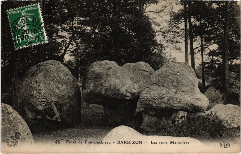 Carte postale ancienne Barbizon Les trois Mausolees à Barbizon