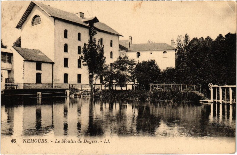 Carte postale ancienne Nemours Le Moulin de Doyers à Nemours