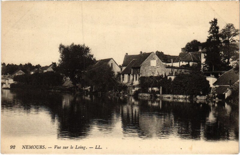 Carte postale ancienne Nemours vue sur le Loing à Nemours
