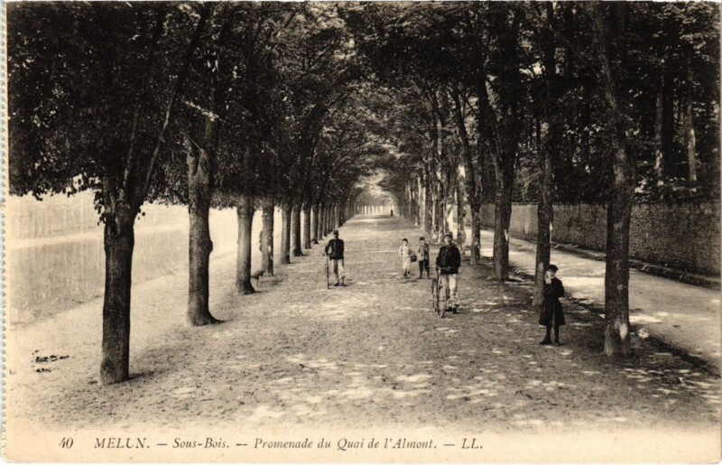 Carte postale ancienne Melun Promenade du Quai de l'Almont à Melun