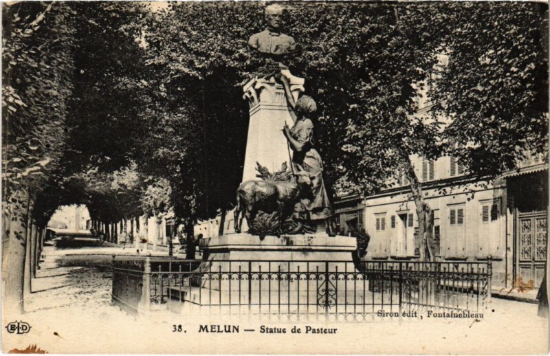 Carte postale ancienne Melun Statue de Pasteur à Melun