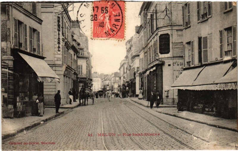 Carte postale ancienne Melun Rue Saint-Etienne à Melun