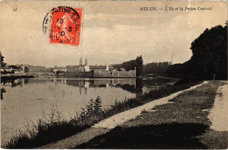 Carte postale ancienne Melun Ile et la Prison Centrale à Melun
