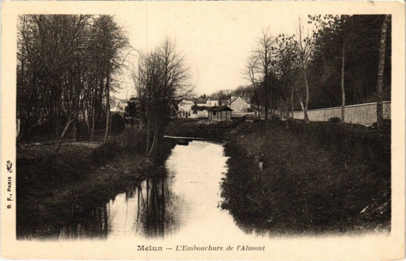 Carte postale ancienne Melun Embouchure de l'Almont à Melun
