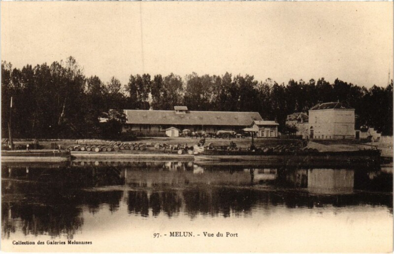Carte postale ancienne Melun vue du Port à Melun