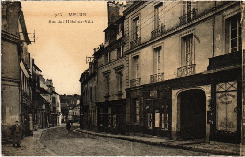 Carte postale ancienne Melun Rue de l'Hotel de Ville à Melun