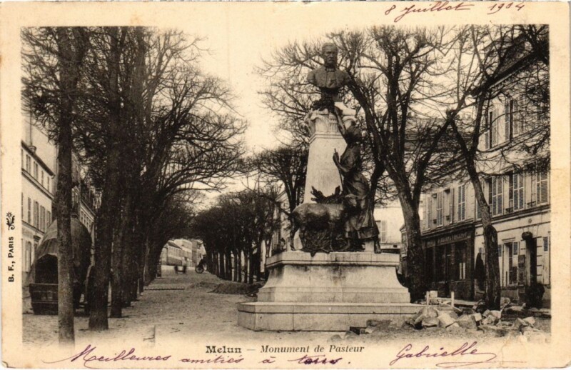 Carte postale ancienne Melun Monument de Pasteur à Melun