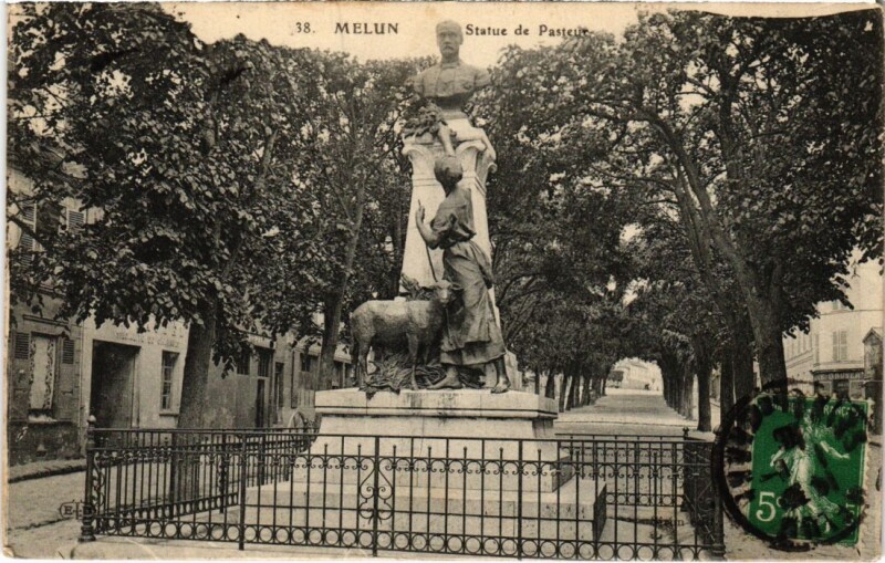Carte postale ancienne Melun Statue de Pasteur à Melun