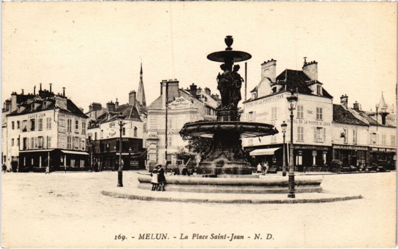 Carte postale ancienne Melun Place Saint-Jean à Melun