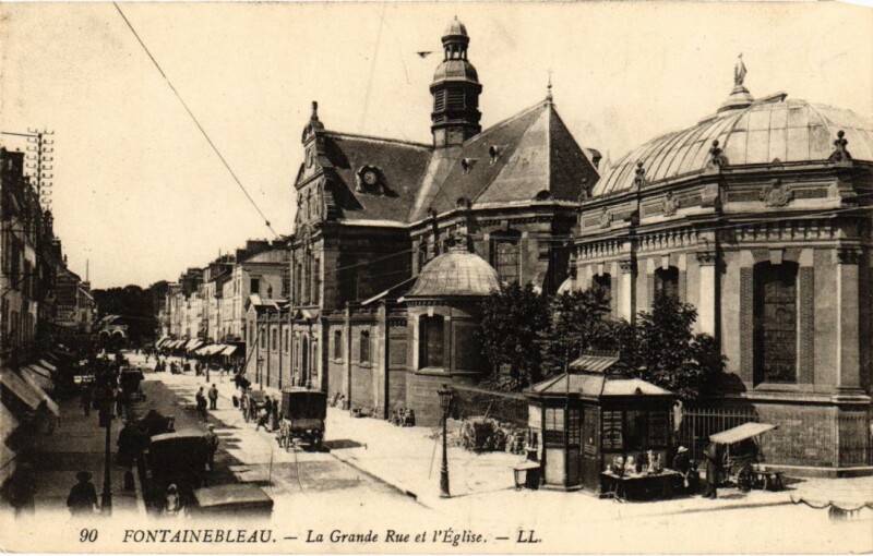 Carte postale ancienne Fontainebleau Grande Rue et Eglise à Fontainebleau