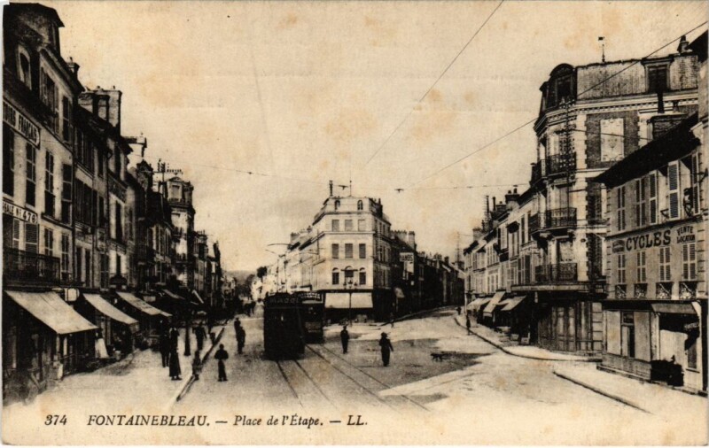 Carte postale ancienne Fontainebleau La Place de l'Etape à Fontainebleau