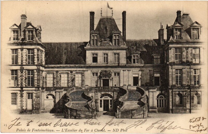 Carte postale ancienne Palais de Fontainebleau Escalier du Fer à Fontainebleau