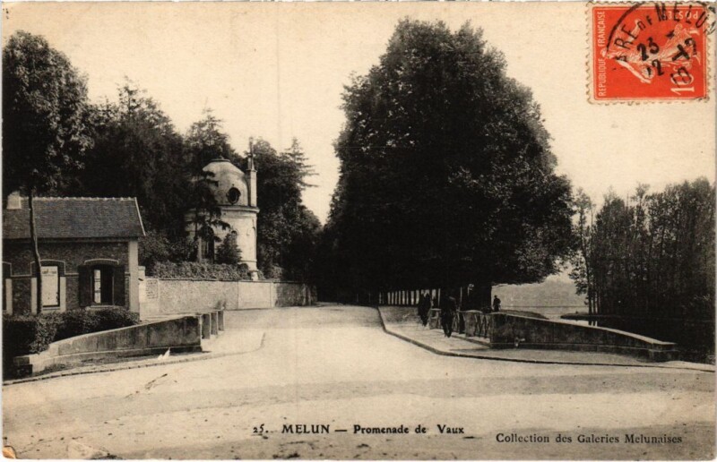 Carte postale ancienne Melun Promenade de Vaux à Melun