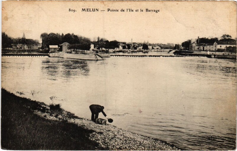 Carte postale ancienne Melun Pointe de l'Ile et le Barrage à Melun