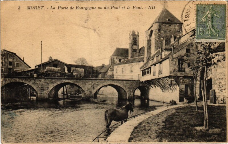 Carte postale ancienne Moret Porte de Bourgogne