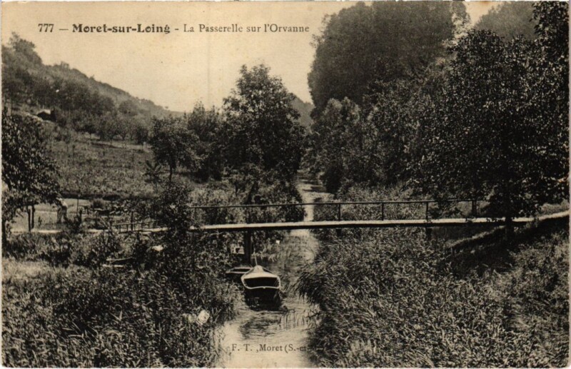 Carte postale ancienne Moret La Passerelle sur l'Orvanne