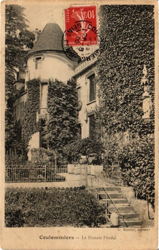 Carte postale ancienne Coulommiers Le Manoir feodal à Coulommiers