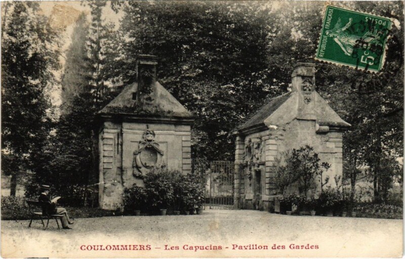Carte postale ancienne Coulommiers Les Capucins Pavillon ds Gardes à Coulommiers