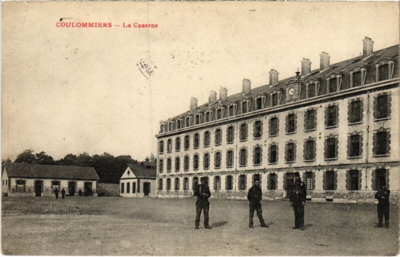 Carte postale ancienne Coulommiers La Caserne à Coulommiers