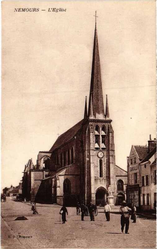 Carte postale ancienne Nemours Eglise à Nemours