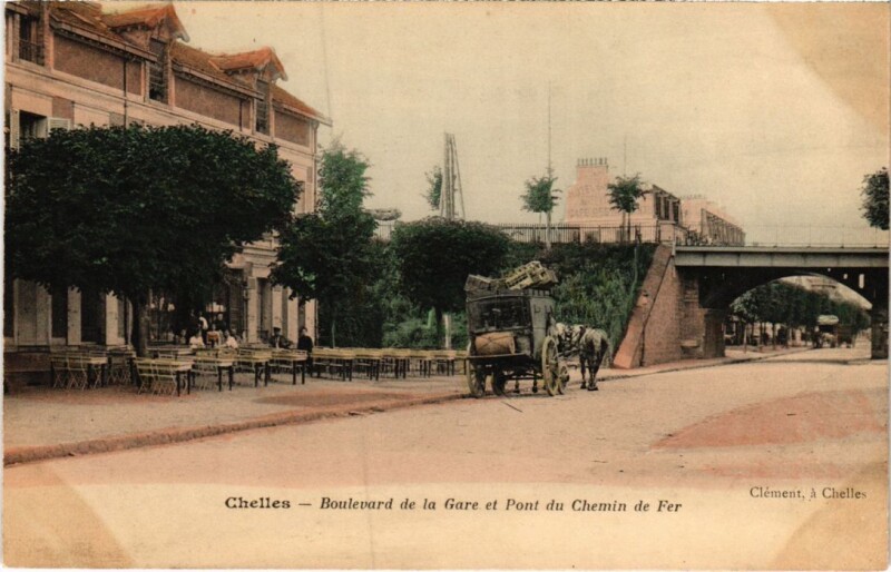 Carte postale ancienne Chelles BOulevard de la Gare Pont du Chemin de fer à Chelles