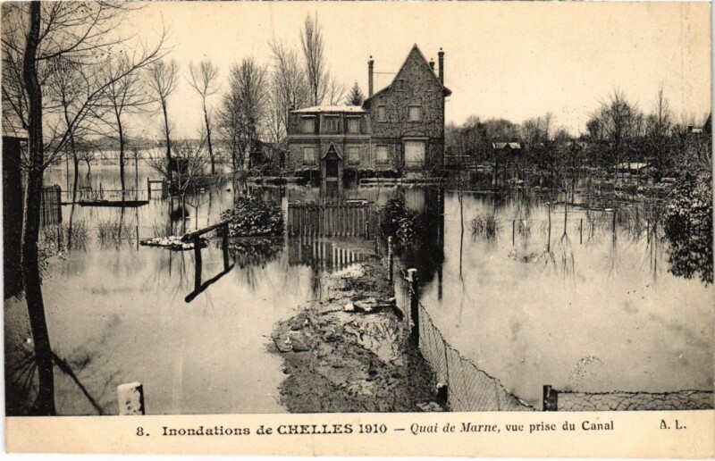 Carte postale ancienne Inondations de Chelles Quai de Marne à Chelles