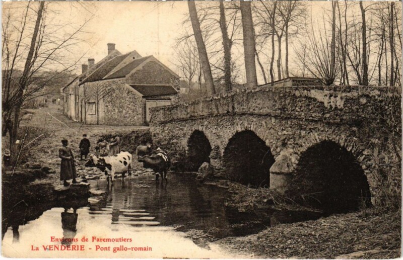 Carte postale ancienne La Venderie Pont gallo-romain