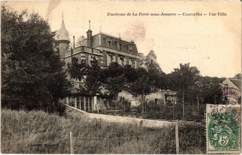 Carte postale ancienne Courcelles Une villa