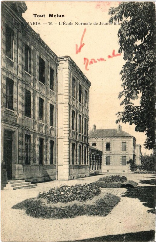 Carte postale ancienne Melun Ecole Normale de Jeunes filles à Melun