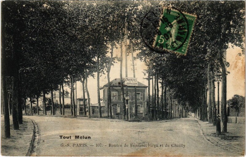 Carte postale ancienne Melun Routes de Fontainebleau à Fontainebleau