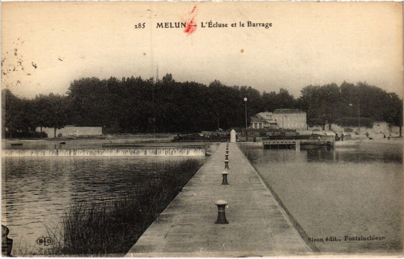 Carte postale ancienne Melun Ecluse et le Barrage à Melun