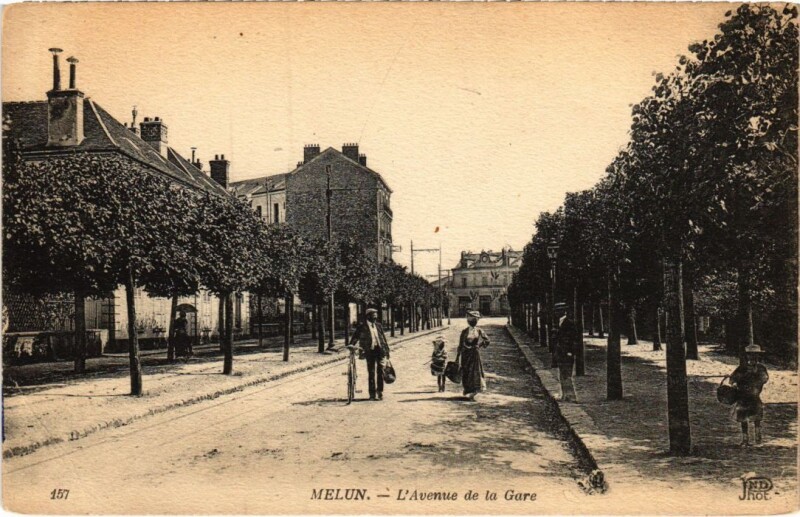 Carte postale ancienne Melun Avenue de la Gare à Melun