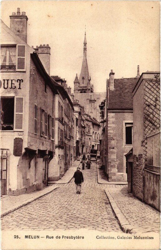 Carte postale ancienne Melun Rue de Presbytere à Melun