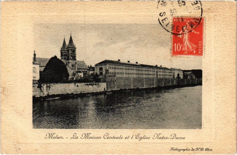 Carte postale ancienne Melun Maison Centrale et Eglise Notre Dame à Melun
