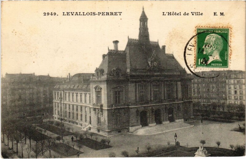 Carte postale ancienne Levallois Perret Hotel de Ville à Levallois-Perret