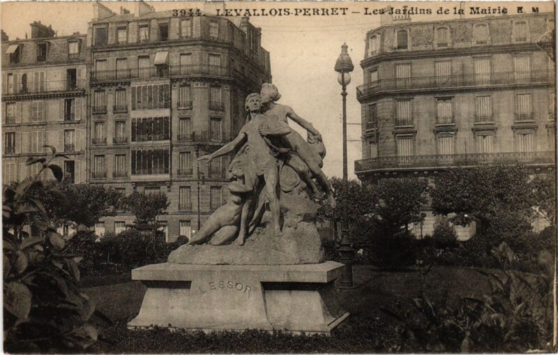 Carte postale ancienne Levallois Perret Les Jardins de la Mairie à Levallois-Perret
