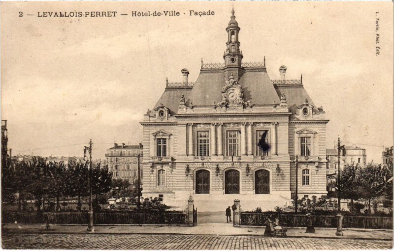 Carte postale ancienne Levallois Perret Hotel de Ville à Levallois-Perret