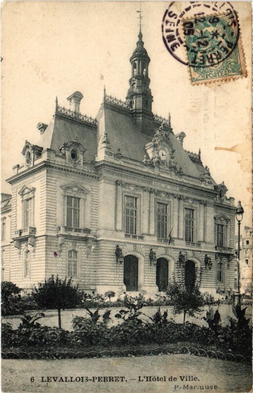 Carte postale ancienne Levallois Perret Hotel de Ville à Levallois-Perret