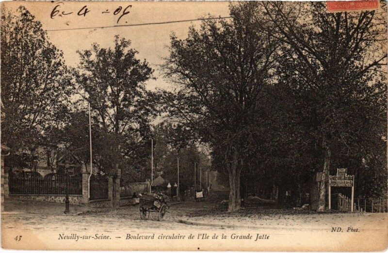 Carte postale ancienne Neuilly Boulevard circulaire de l'Ile de la Grande Jatte
