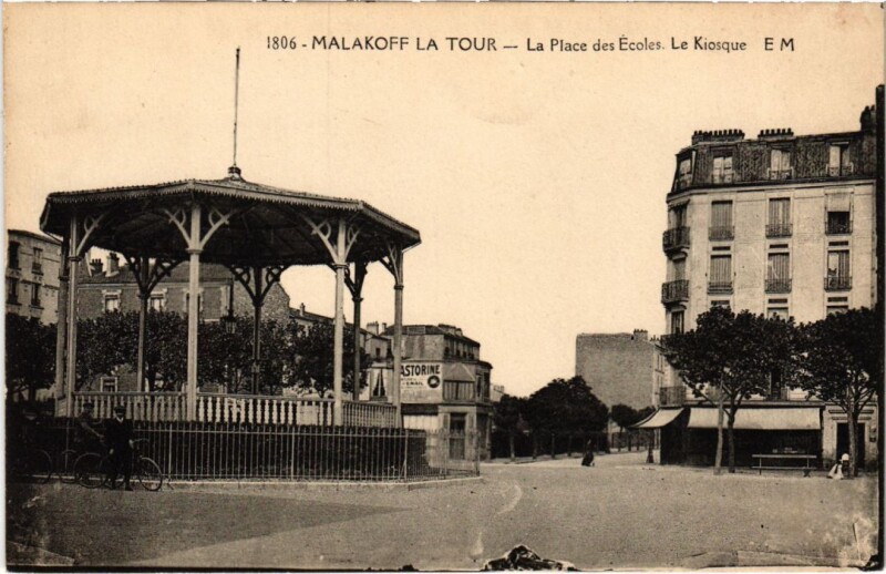 Carte postale ancienne Malakoff La Place des Ecoles Le Kiosque à Malakoff
