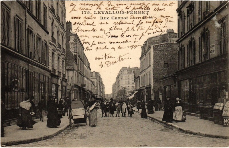 Carte postale ancienne Levallois Perret Rue Carnot à Levallois-Perret