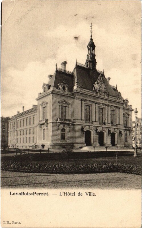 Carte postale ancienne Levallois Perret Hotel de Ville à Levallois-Perret