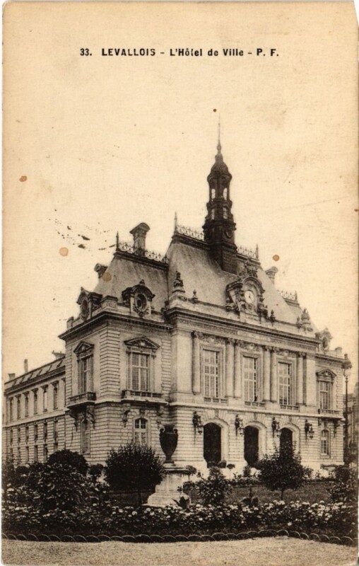 Carte postale ancienne Levallois Perret Hotel de Ville à Levallois-Perret