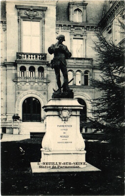 Carte postale ancienne Neuilly Statue de Parmentier