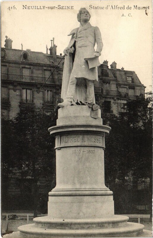 Carte postale ancienne Neuilly Statue d'Alfred de Musset