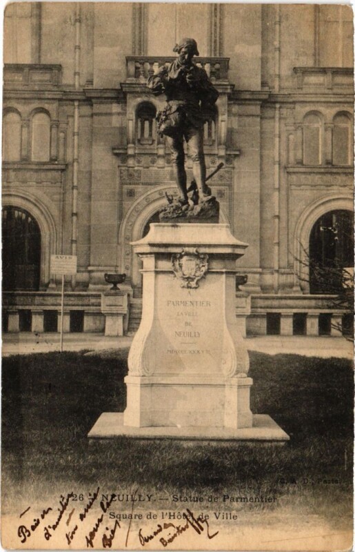 Carte postale ancienne Neuilly Statue de Parmentier