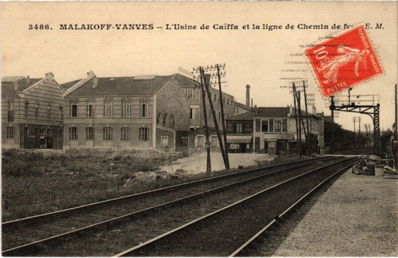 Carte postale ancienne Malakoff Usine de Caiffa et la ligne de Chemin de fer à Malakoff