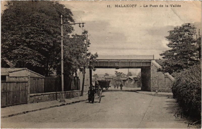 Carte postale ancienne Malakoff Le Pont de la Vallee à Malakoff