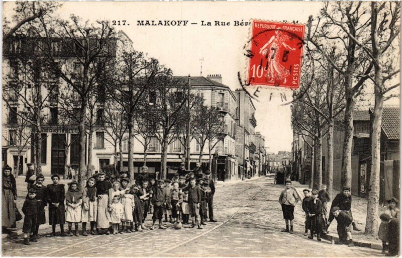 Carte postale ancienne Malakoff La Rue à Malakoff