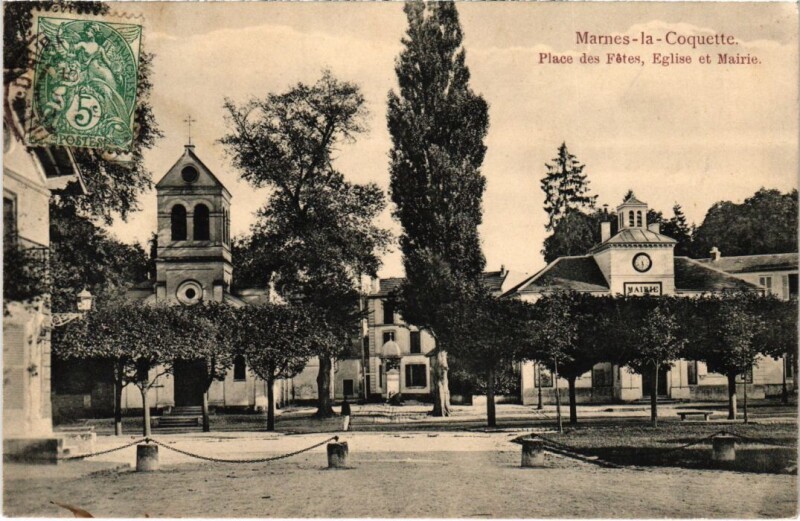 Carte postale ancienne Marnes la Coquette Place des Fetes Eglise et Mairie à Marnes-la-Coquette